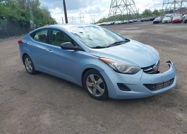 2011 HYUNDAI Elantra