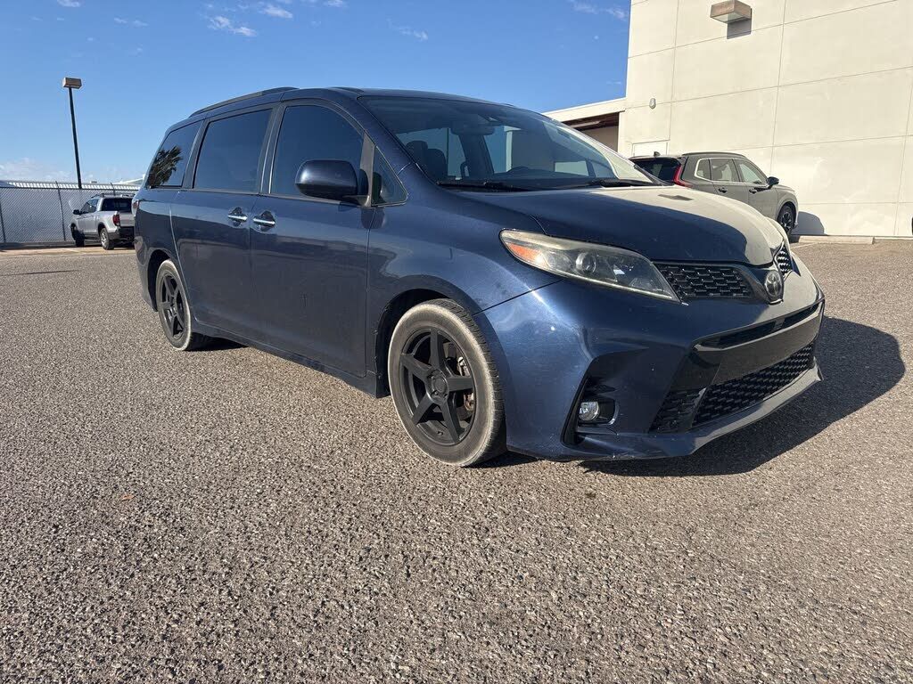 2018 TOYOTA Sienna