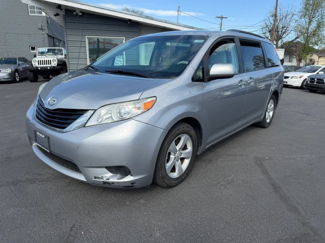 2011 TOYOTA Sienna