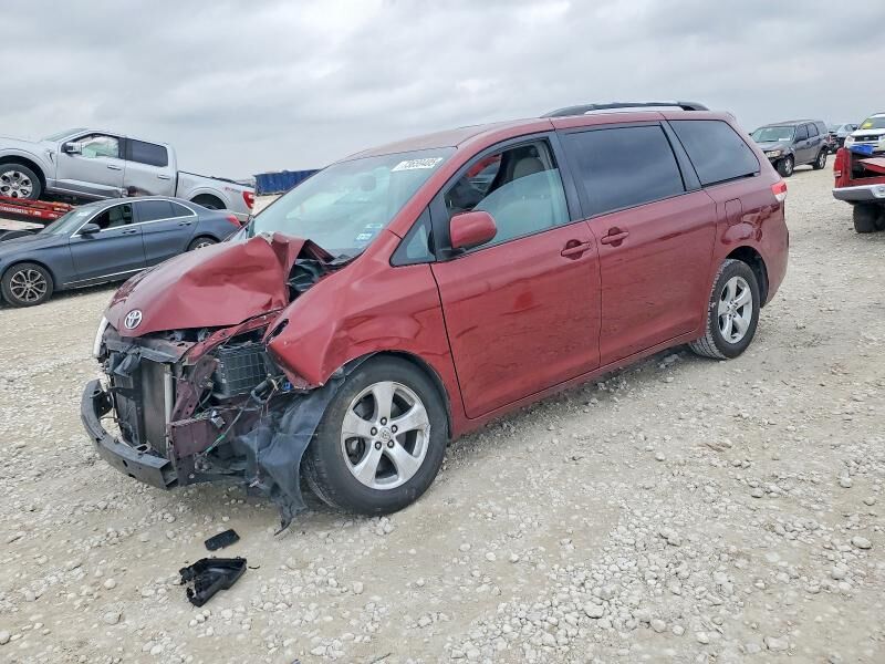 2013 TOYOTA Sienna
