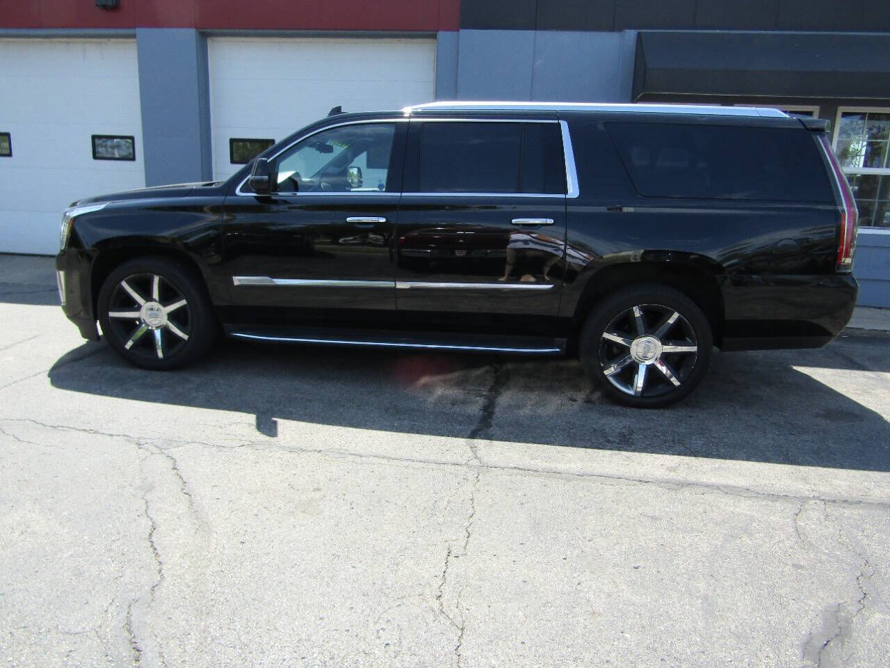 2017 CADILLAC Escalade ESV