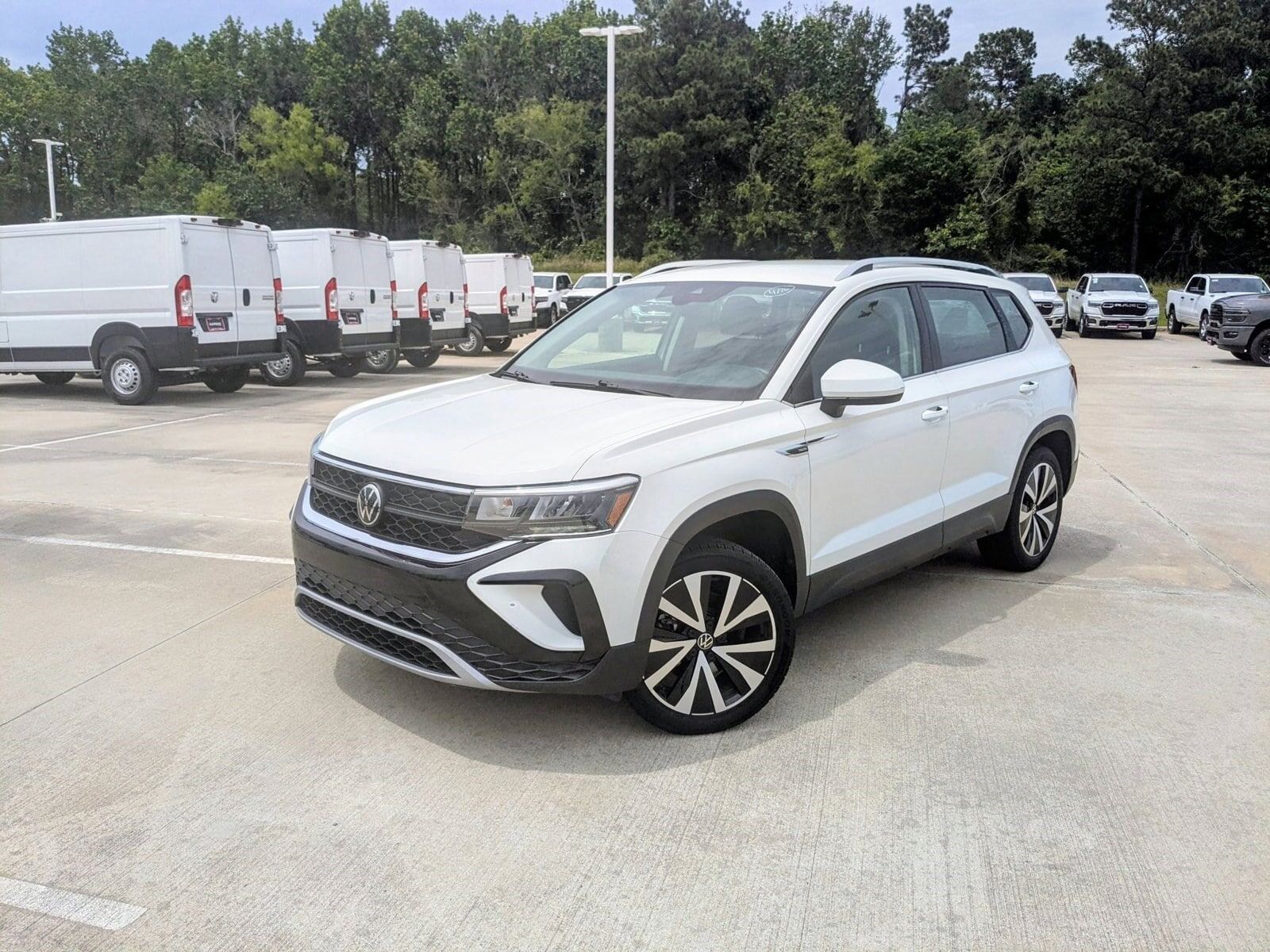 2024 VOLKSWAGEN Taos