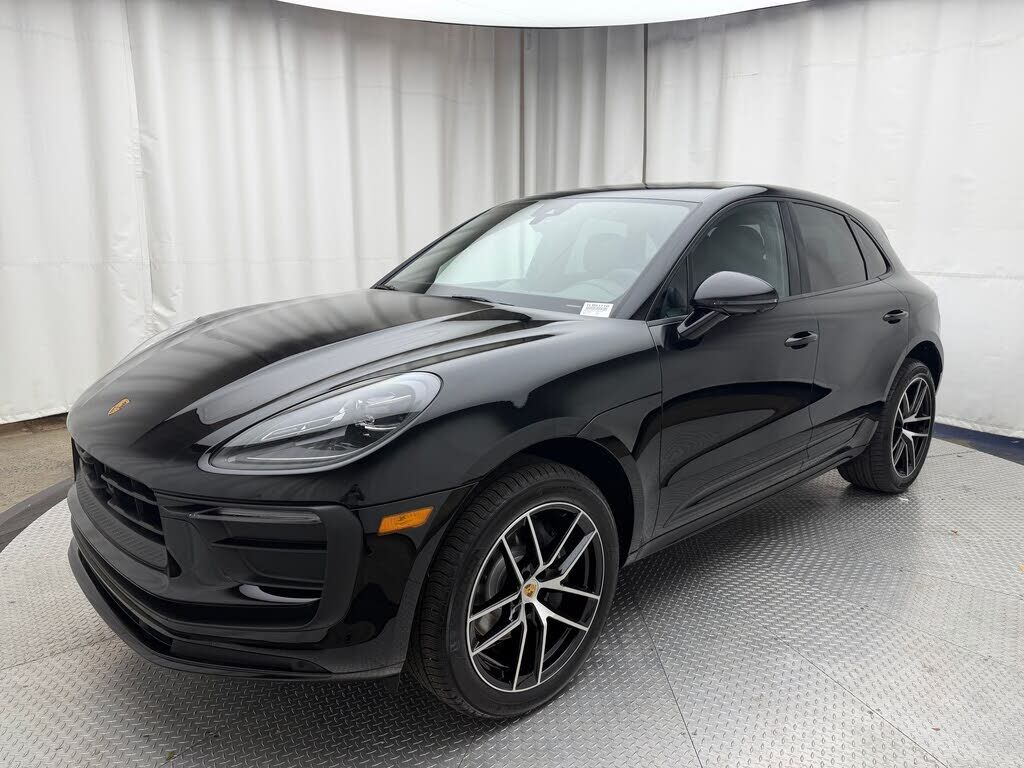 2026 PORSCHE Macan