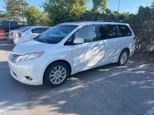 2012 TOYOTA Sienna