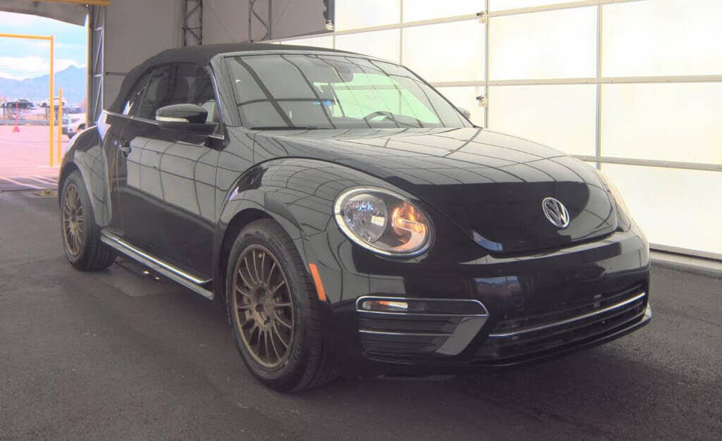 2017 VOLKSWAGEN Beetle
