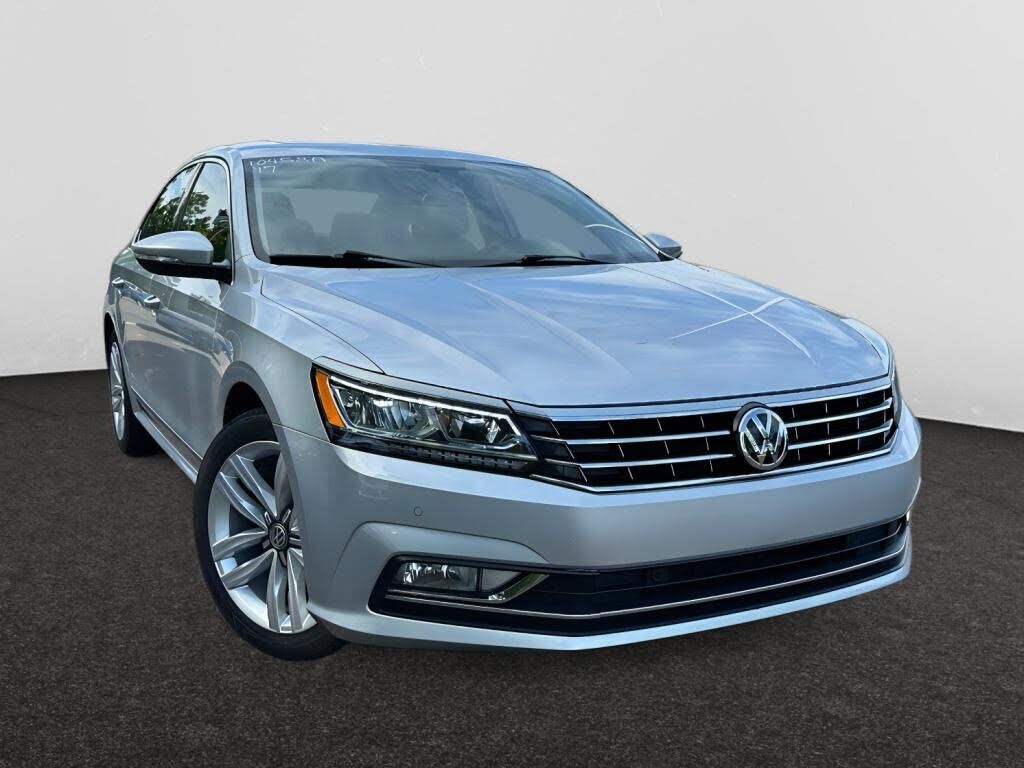 2017 VOLKSWAGEN Passat