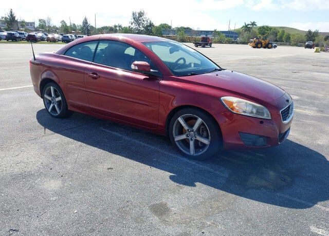 2011 VOLVO C70