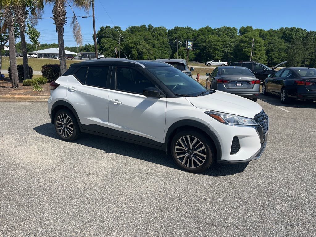 2022 NISSAN Kicks