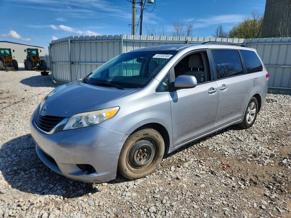 2014 TOYOTA Sienna