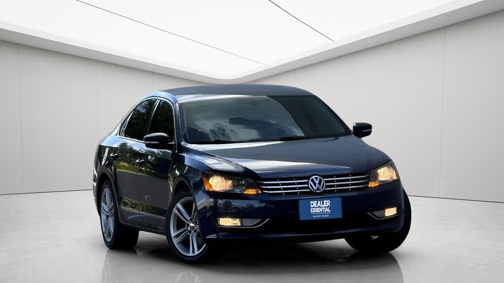 2013 VOLKSWAGEN Passat