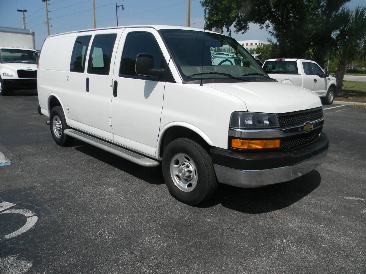 2023 CHEVROLET Express