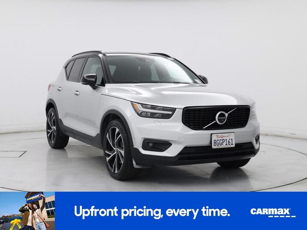 2019 VOLVO XC40