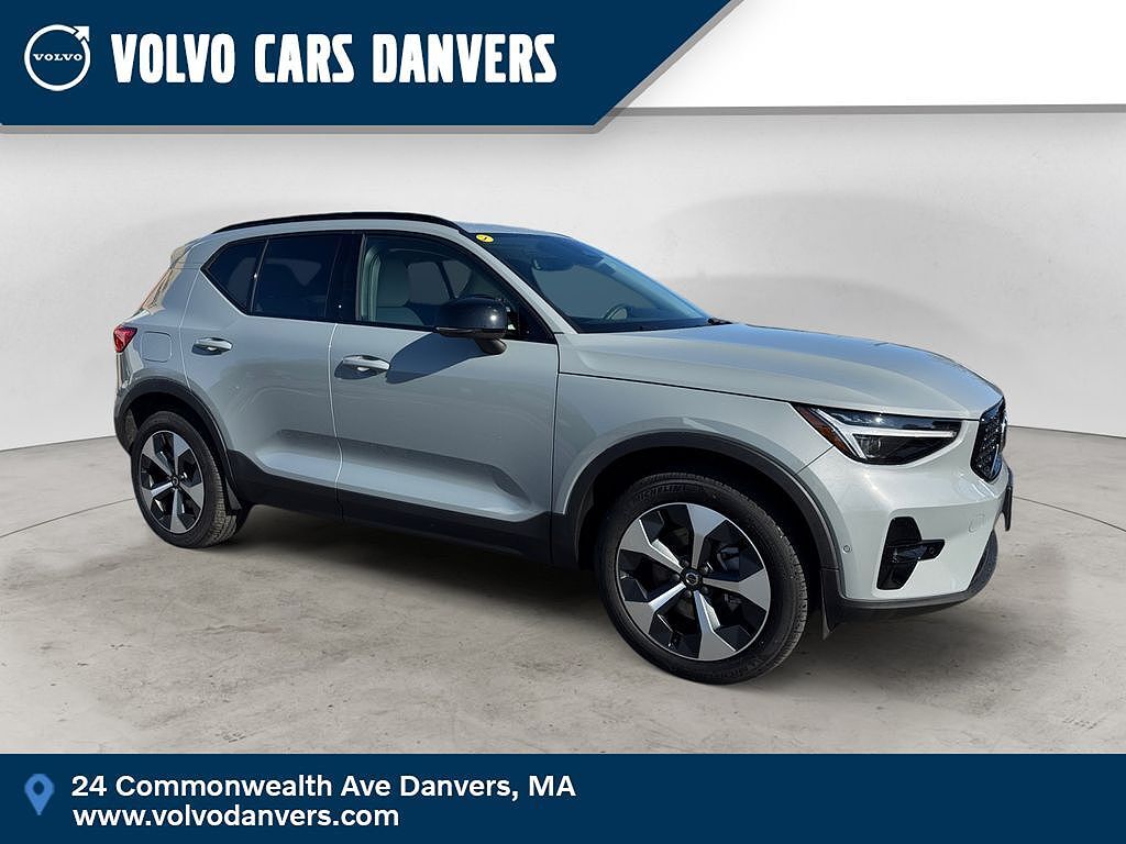 2024 VOLVO XC40