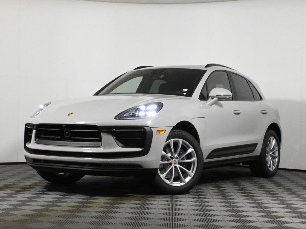 2025 PORSCHE Macan