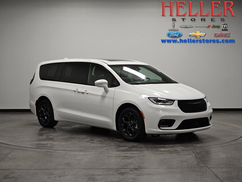 2022 CHRYSLER Pacifica