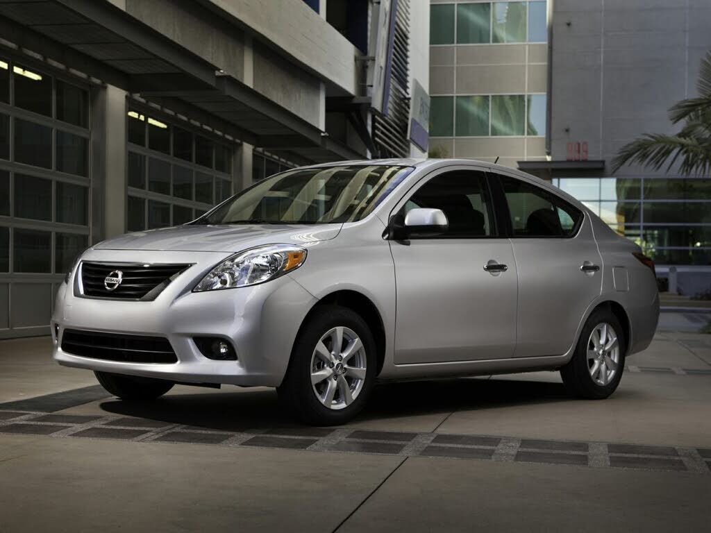 2013 NISSAN Versa