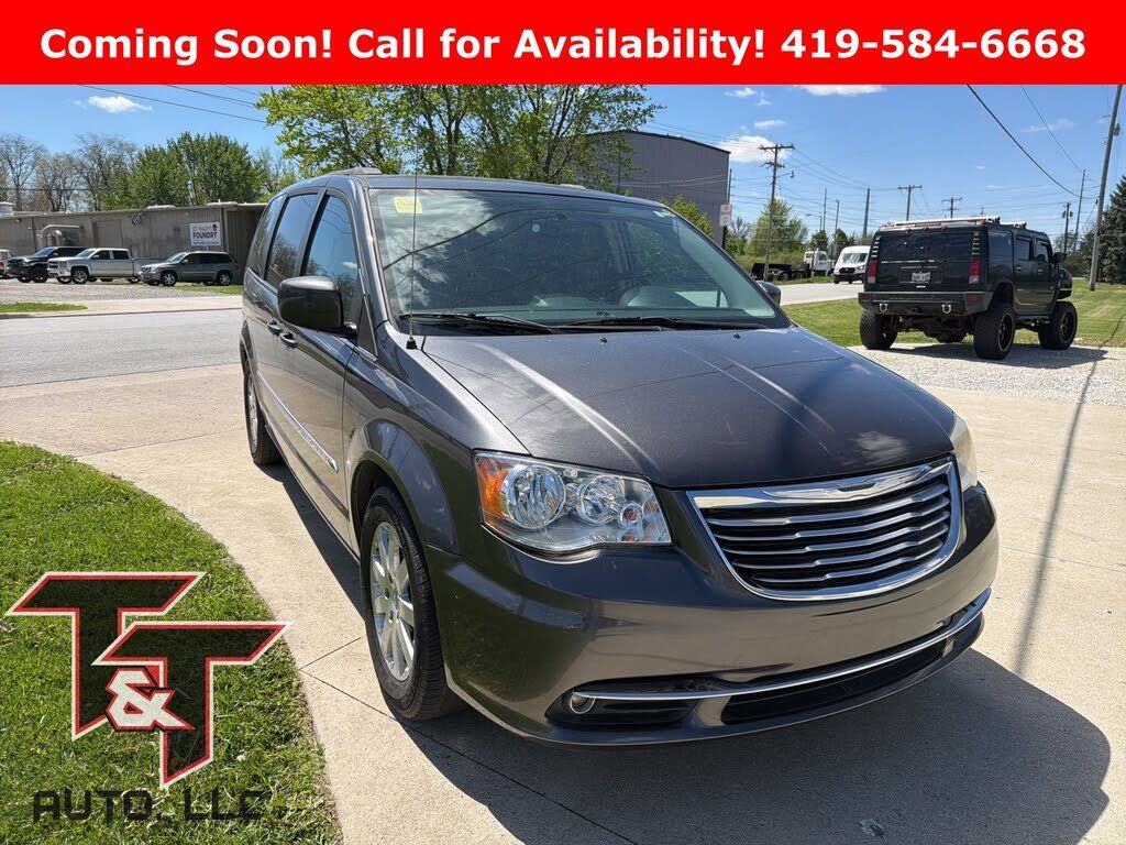 2015 CHRYSLER Town and Country