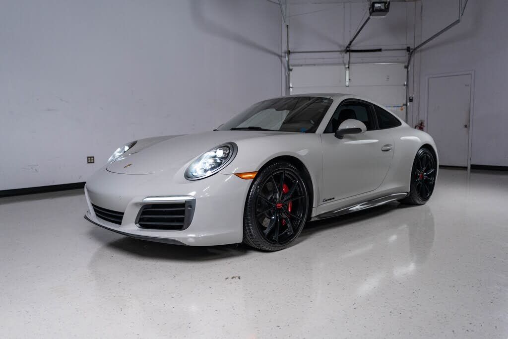 2018 PORSCHE 911