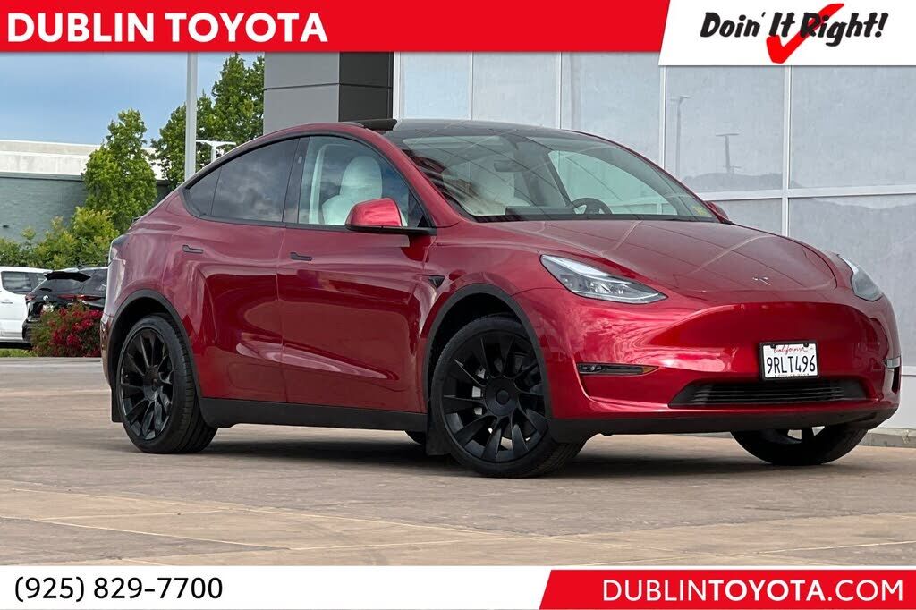 2025 TESLA Model Y