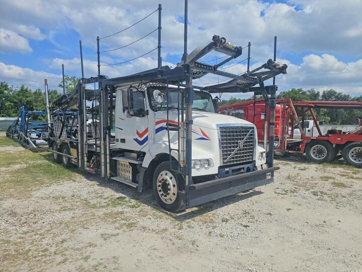 2015 VOLVO TRUCK VAH
