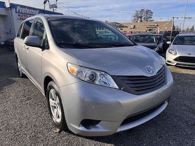 2017 TOYOTA Sienna