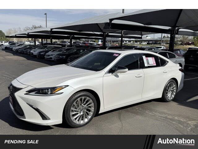 2019 LEXUS ES