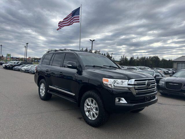 2016 TOYOTA Land Cruiser