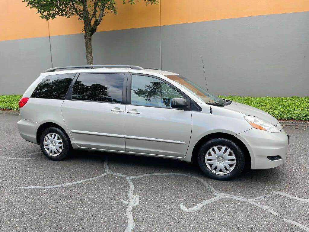 2004 TOYOTA Sienna