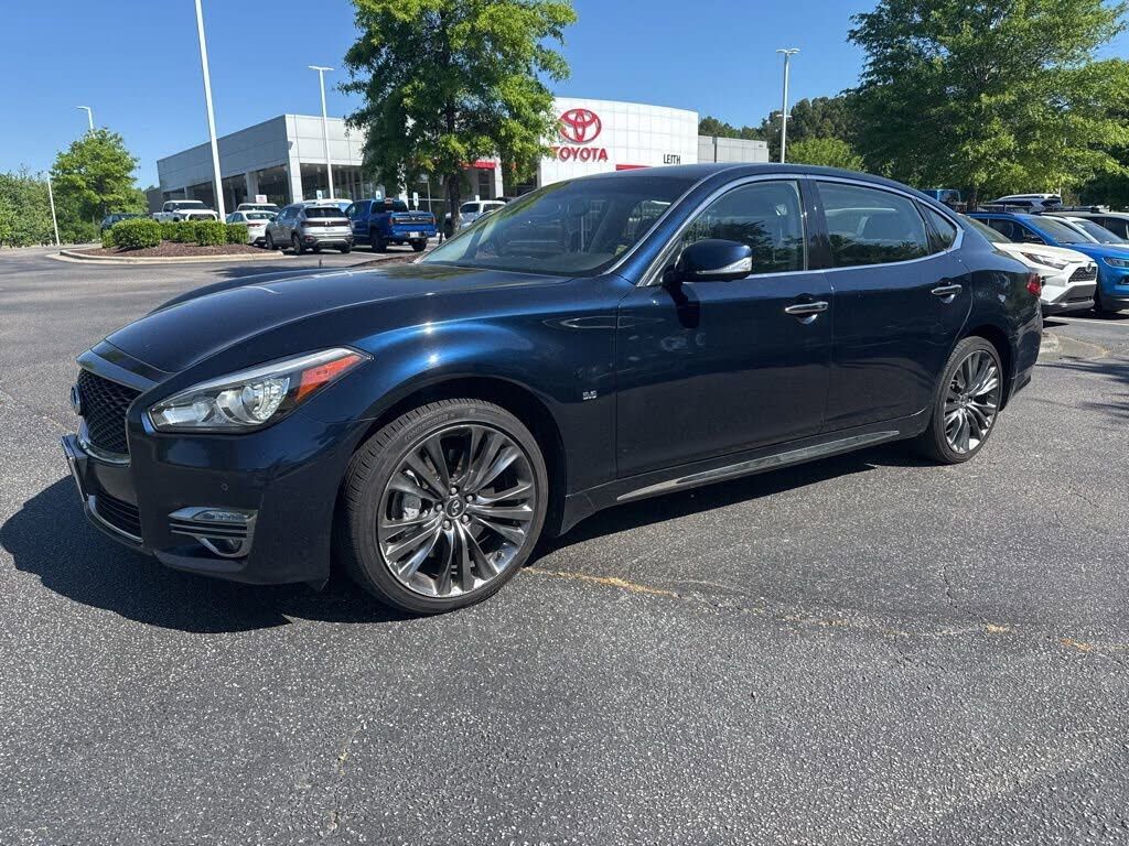 2017 INFINITI Q70L