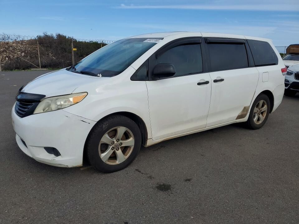 2013 TOYOTA Sienna