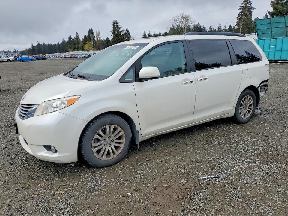 2017 TOYOTA Sienna