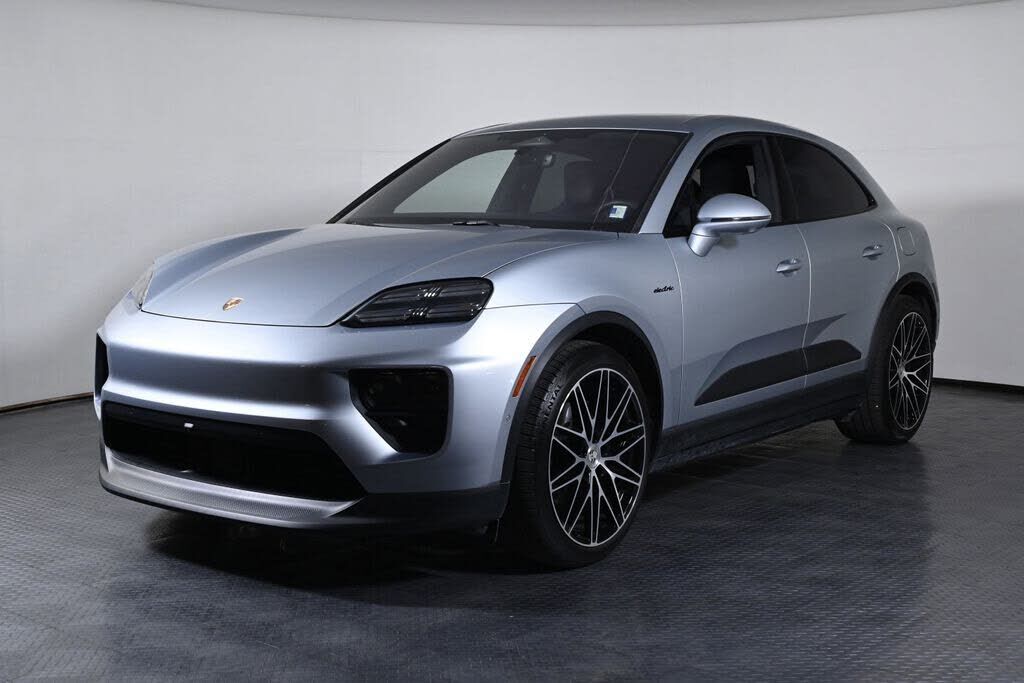 2025 PORSCHE Macan