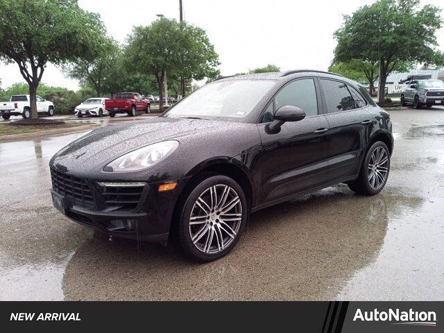 2017 PORSCHE Macan
