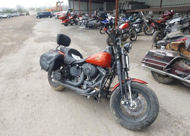 2011 HARLEY DAVIDSON Cross Bones