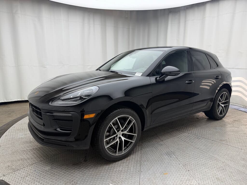 2026 PORSCHE Macan