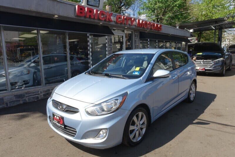2013 HYUNDAI Accent