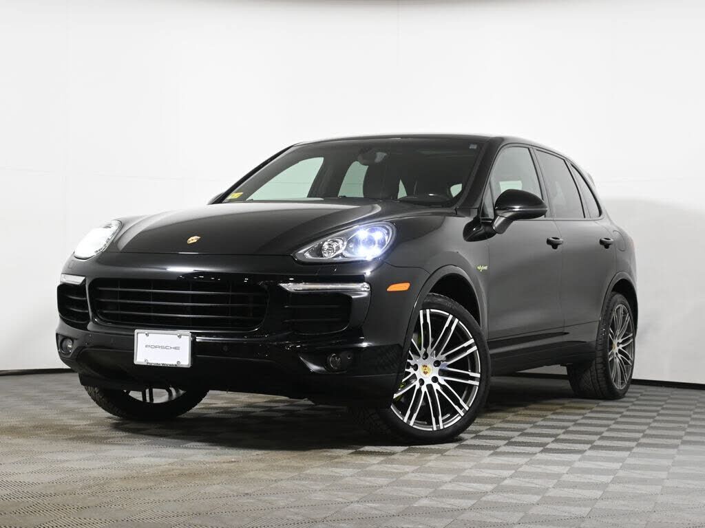 2017 PORSCHE Cayenne