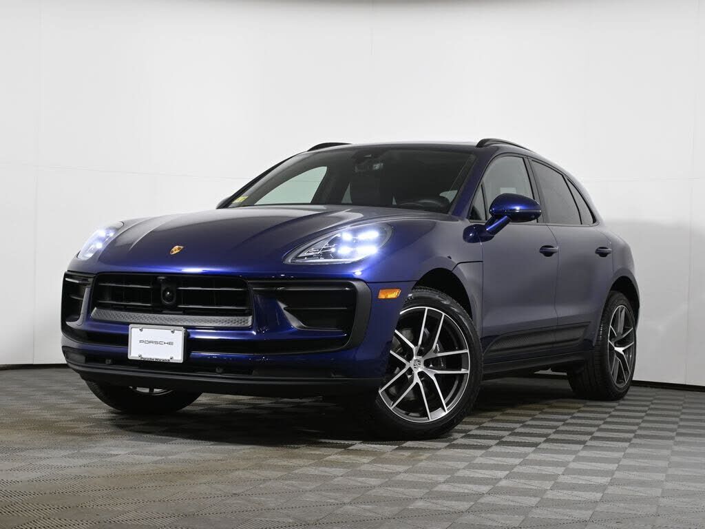 2025 PORSCHE Macan