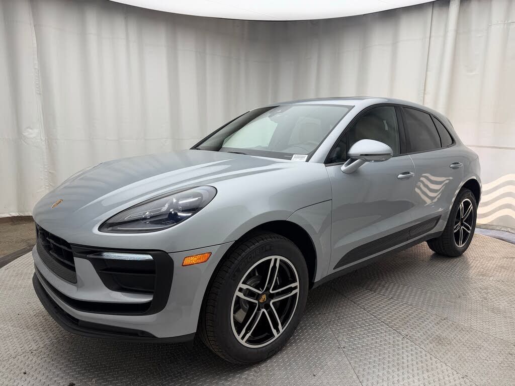 2026 PORSCHE Macan