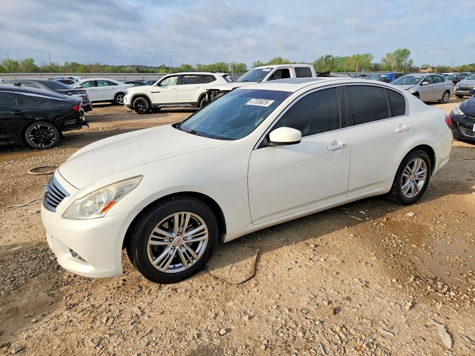 2013 INFINITI G37