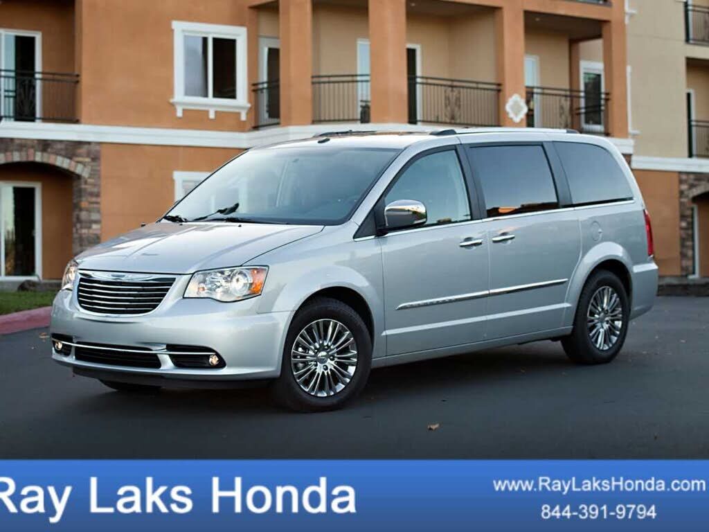 2015 CHRYSLER Town and Country