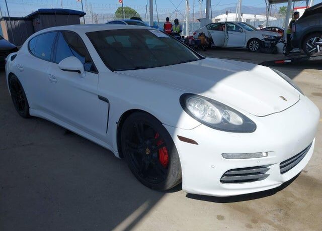 2016 PORSCHE Panamera