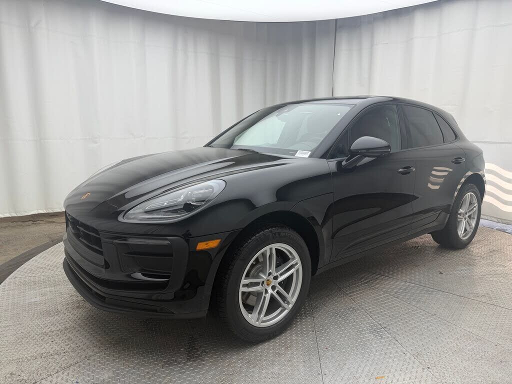 2026 PORSCHE Macan