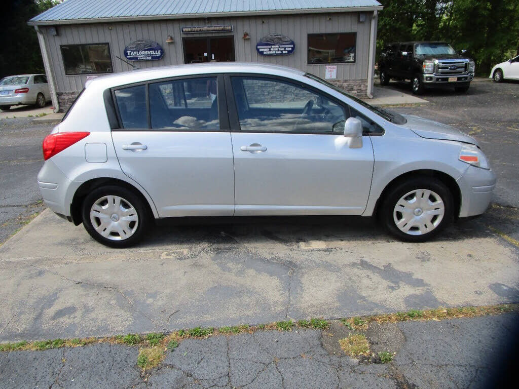 2011 NISSAN Versa