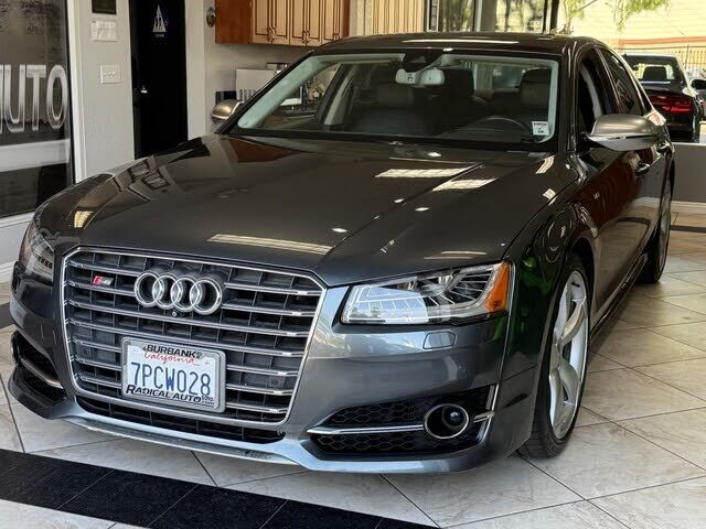2016 AUDI S8
