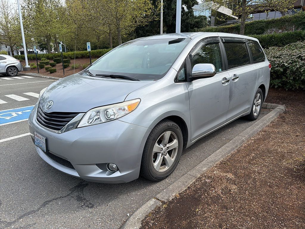 2013 TOYOTA Sienna