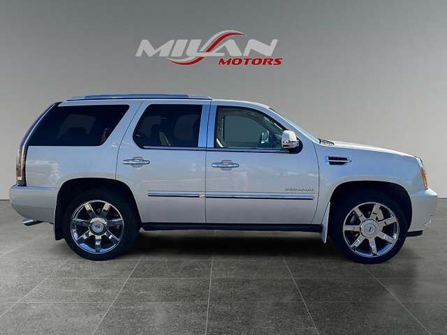 2010 CADILLAC Escalade