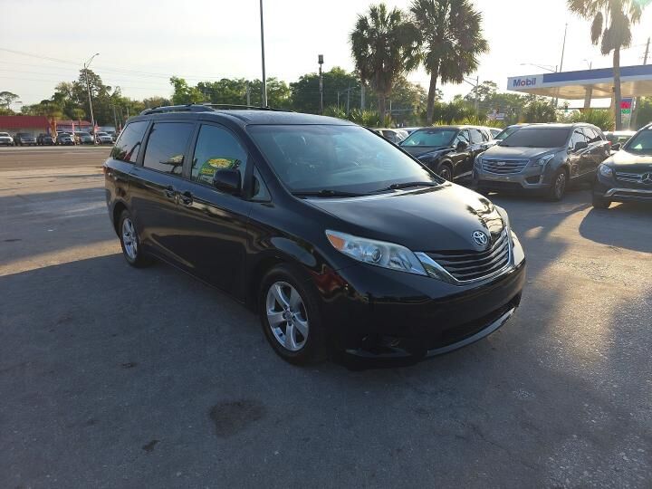 2015 TOYOTA Sienna