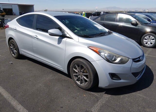 2011 HYUNDAI Elantra
