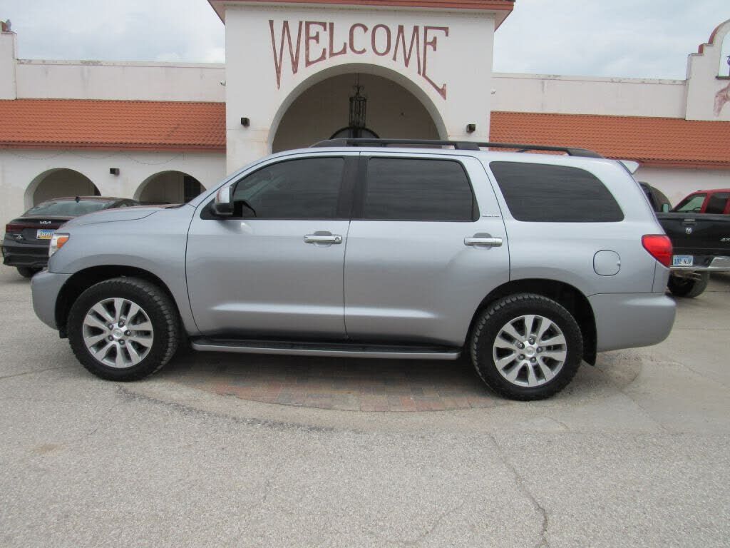 2013 TOYOTA Sequoia